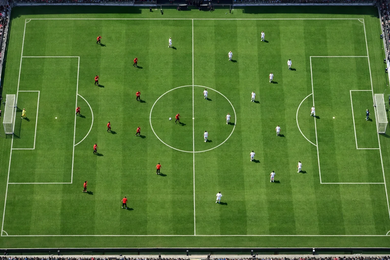 Fußballfeld aus der Vogelperspektive mit Spielern in Aktion